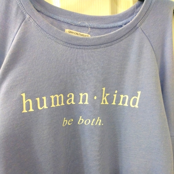 Adorable cold-shoulder periwinkle top - Picture 2 of 6